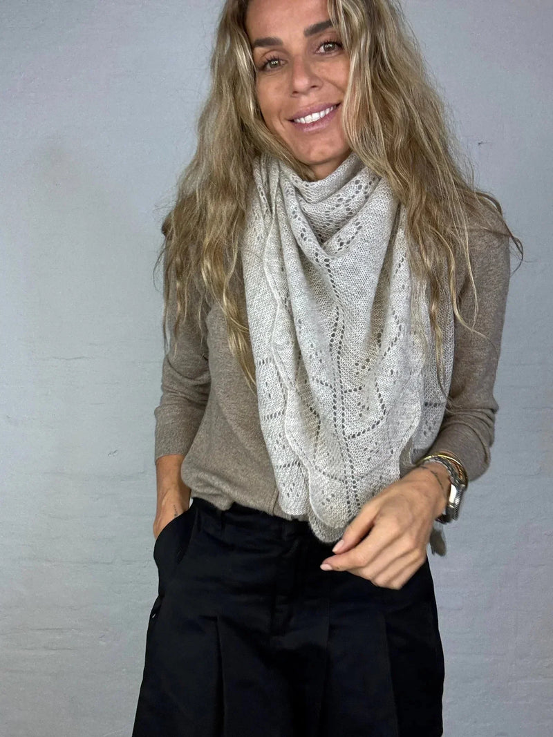 Andcopenhagen - Cashmeretøklæde - Triangle trinity stor 100% Cashmere - Light beige - Stilkompagniet.dk