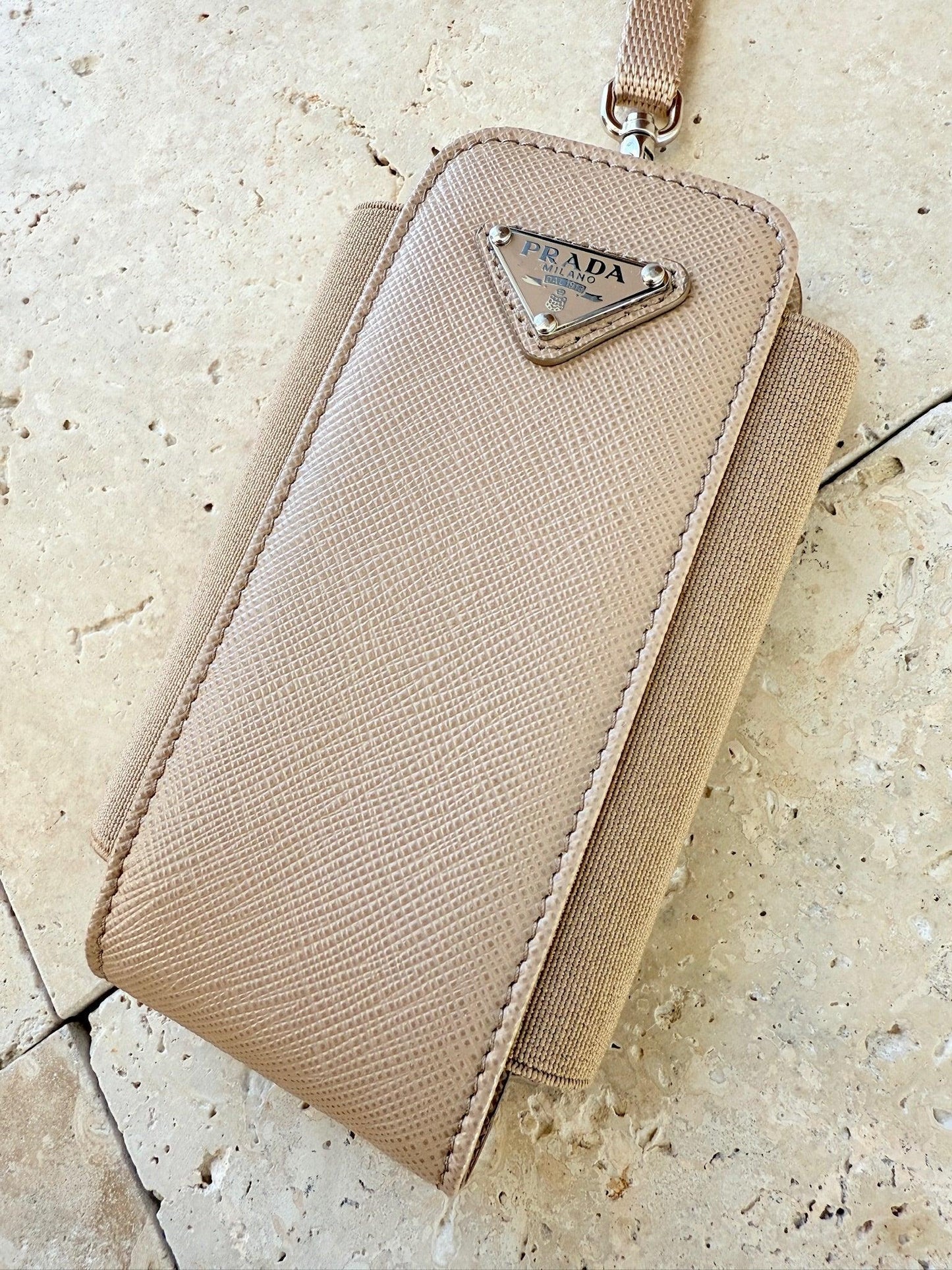 Prada - Saffiano læder telefonholder - Beige - Secondhand