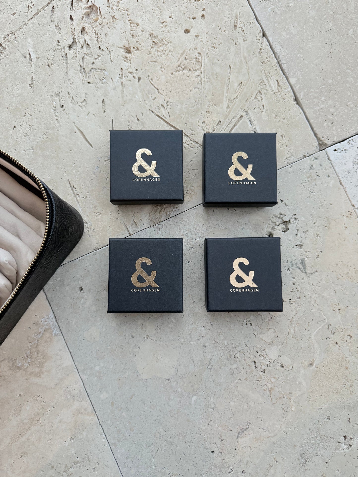 Andcopenhagen - Luksus Adventskalender - 1 rejse smykkeskrin + 4 stk 18 karat guldbelagte smykker