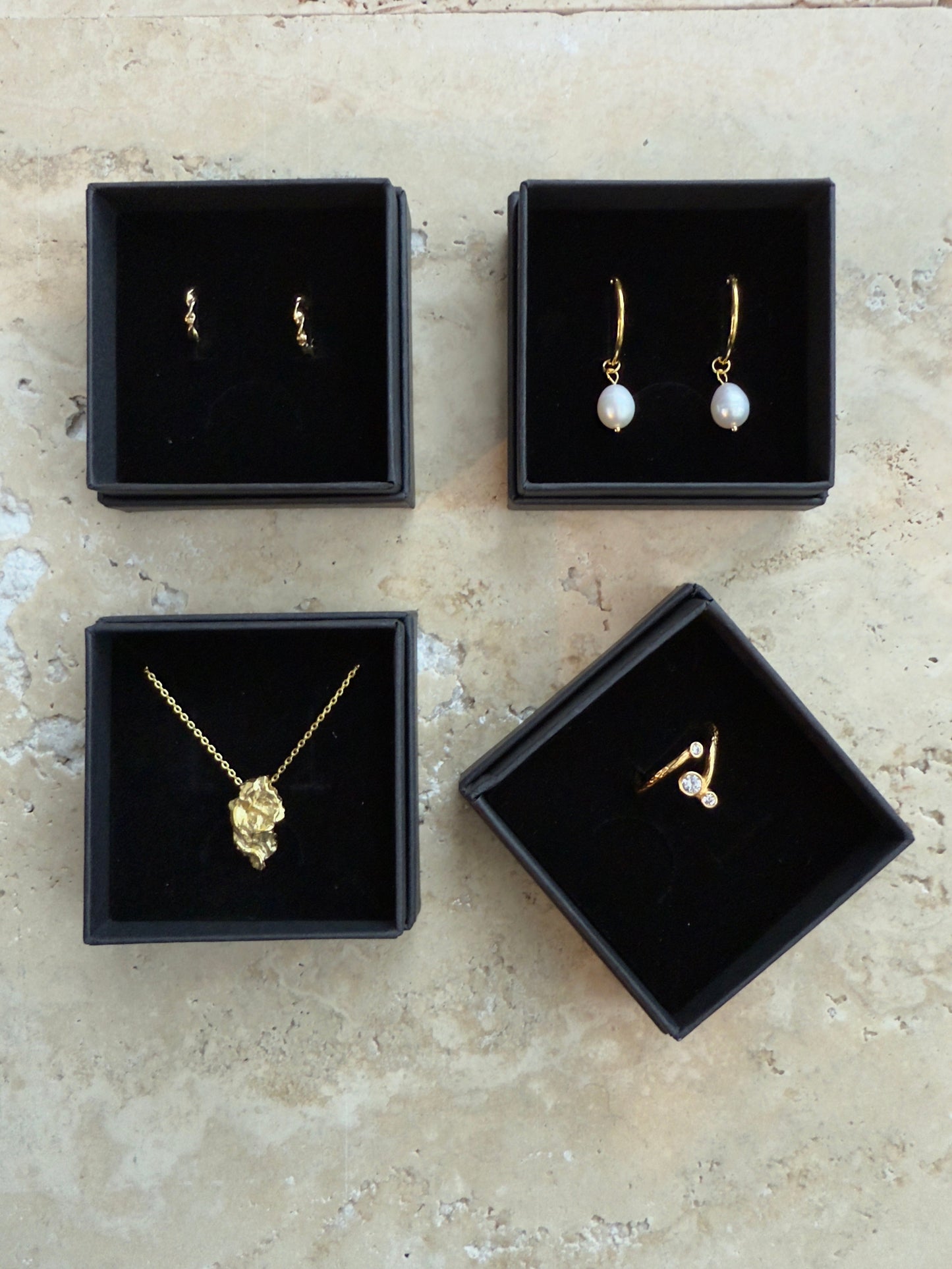 Andcopenhagen - Luksus Adventskalender - 1 rejse smykkeskrin + 4 stk 18 karat guldbelagte smykker