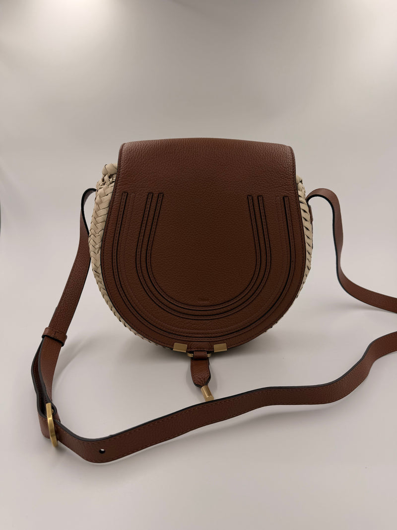 Chloé Marcie Round Crossbody – Raffia med cognac farvet læder – secondhand