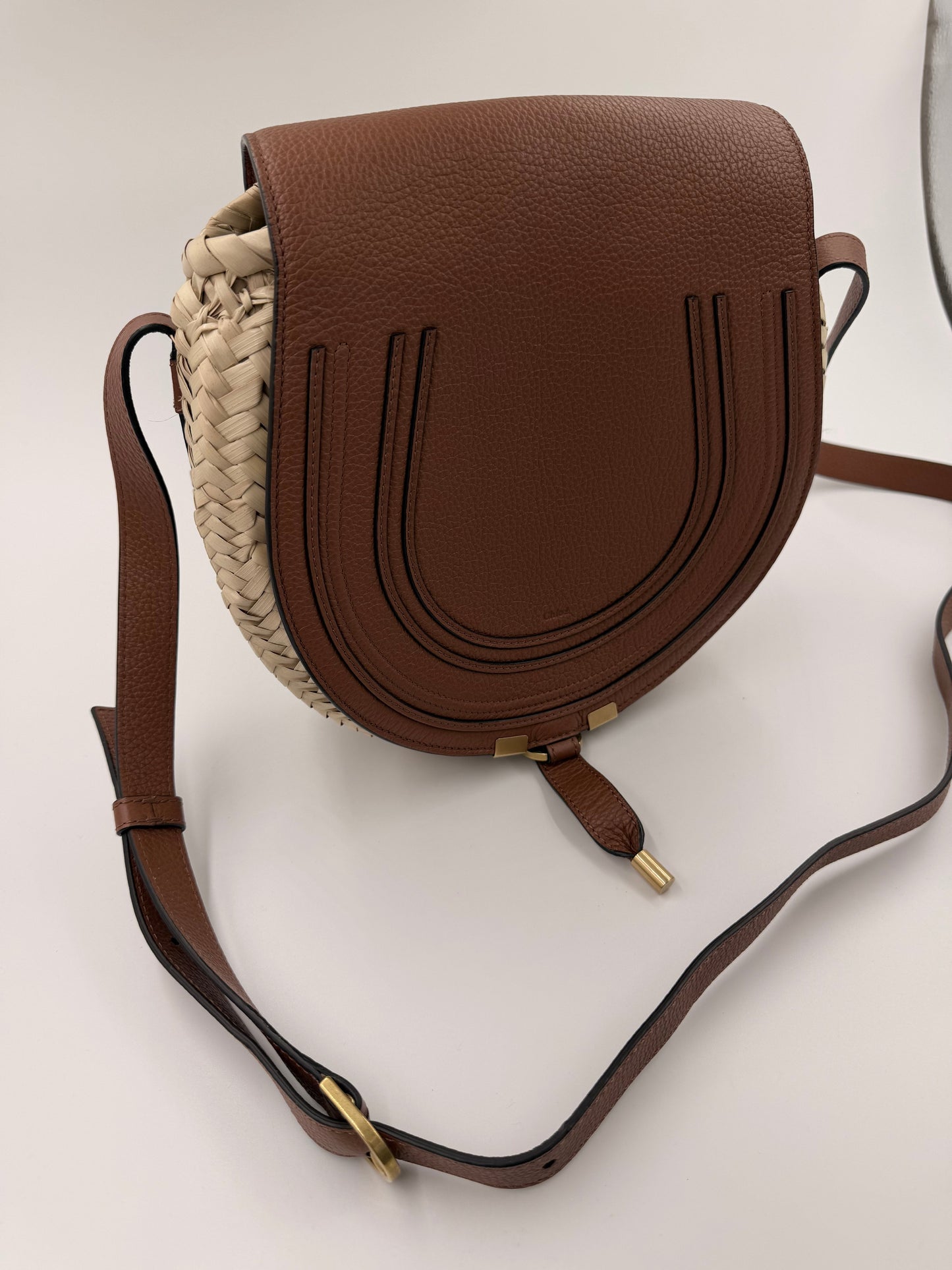 Chloé Marcie Round Crossbody – Raffia med cognac farvet læder – secondhand