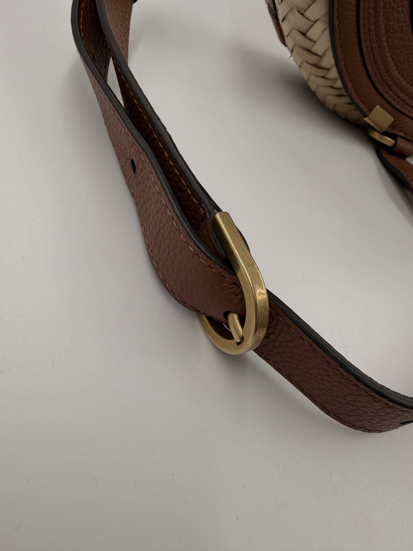 Chloé Marcie Round Crossbody – Raffia med cognac farvet læder – secondhand