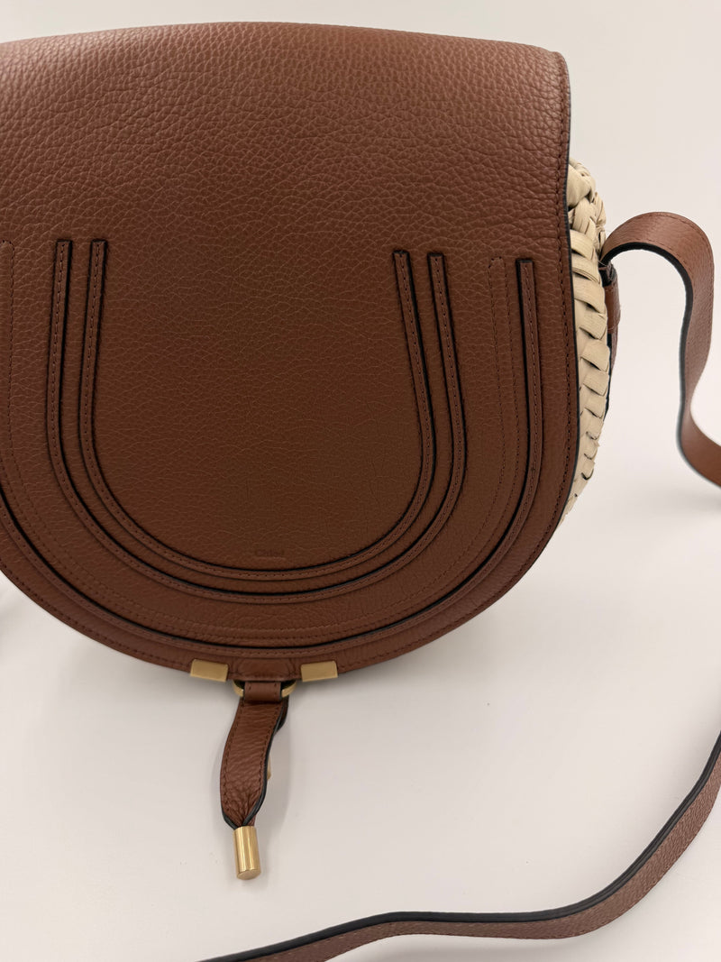 Chloé Marcie Round Crossbody – Raffia med cognac farvet læder – secondhand