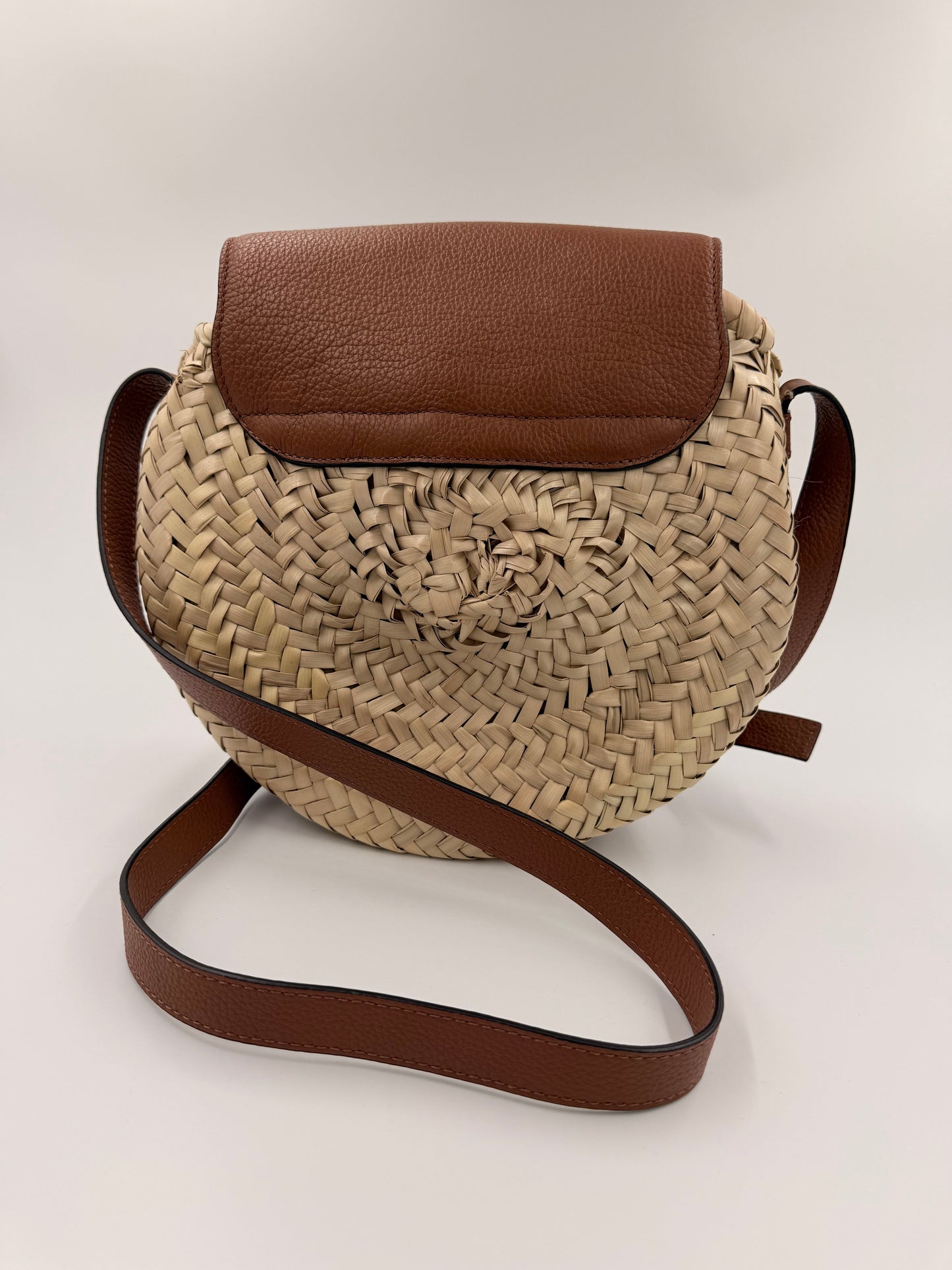 Chloé Marcie Round Crossbody – Raffia med cognac farvet læder – secondhand