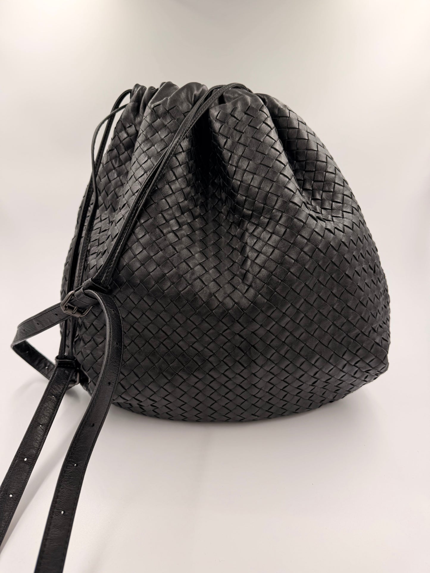 Bottega Veneta Intrecciato Drawstring skulder taske – sort flettet læder – secondhand