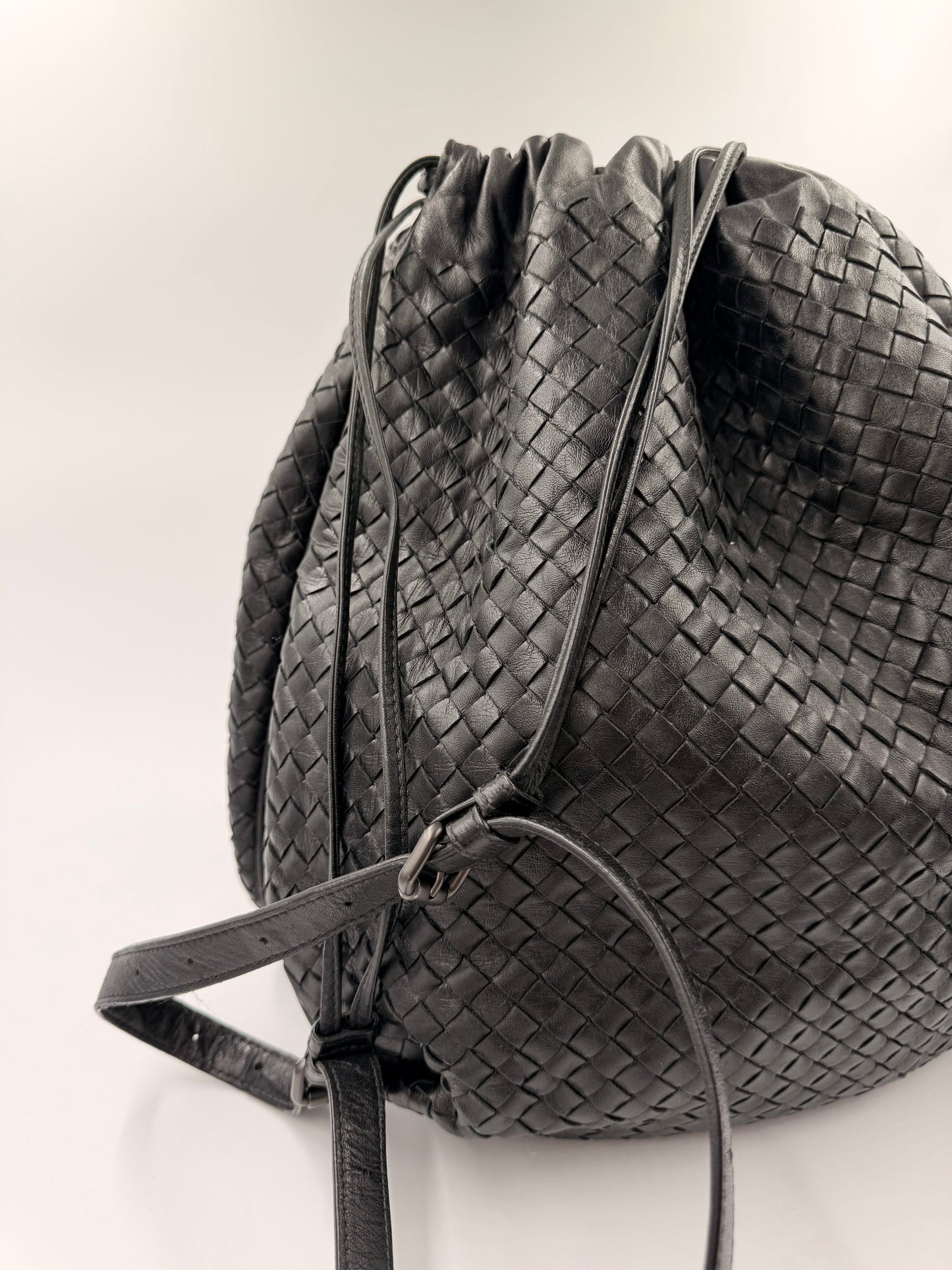 Bottega Veneta Intrecciato Drawstring skulder taske – sort flettet læder – secondhand