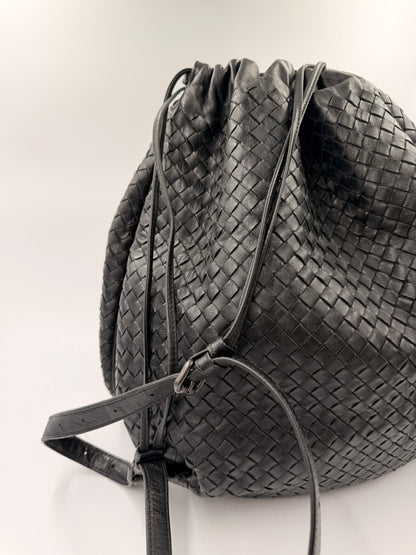 Bottega Veneta Intrecciato Drawstring skulder taske – sort flettet læder – secondhand
