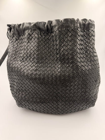 Bottega Veneta Intrecciato Drawstring skulder taske – sort flettet læder – secondhand