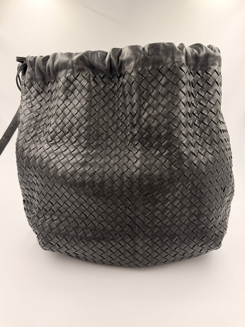Bottega Veneta Intrecciato Drawstring skulder taske – sort flettet læder – secondhand