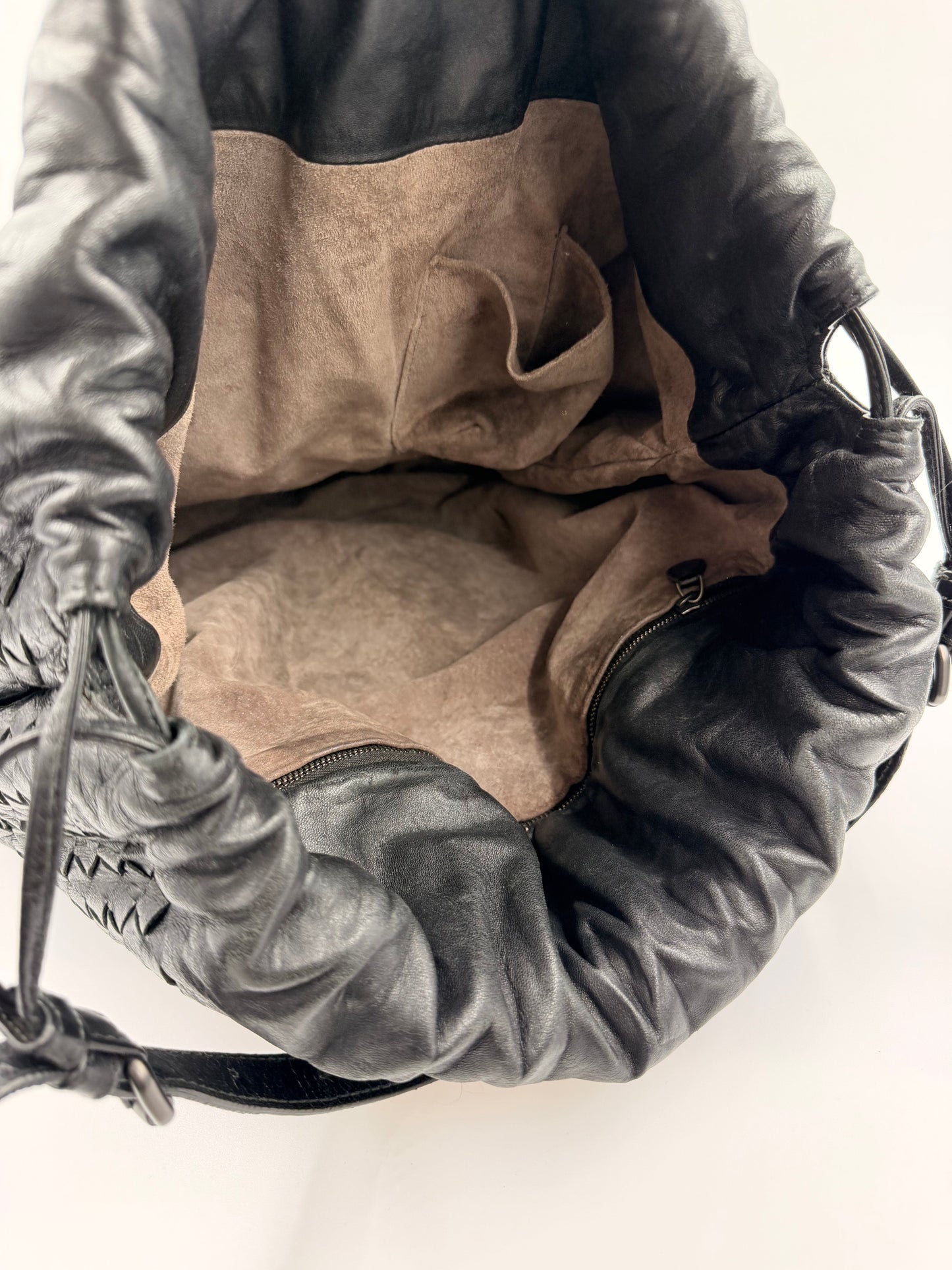 Bottega Veneta Intrecciato Drawstring skulder taske – sort flettet læder – secondhand
