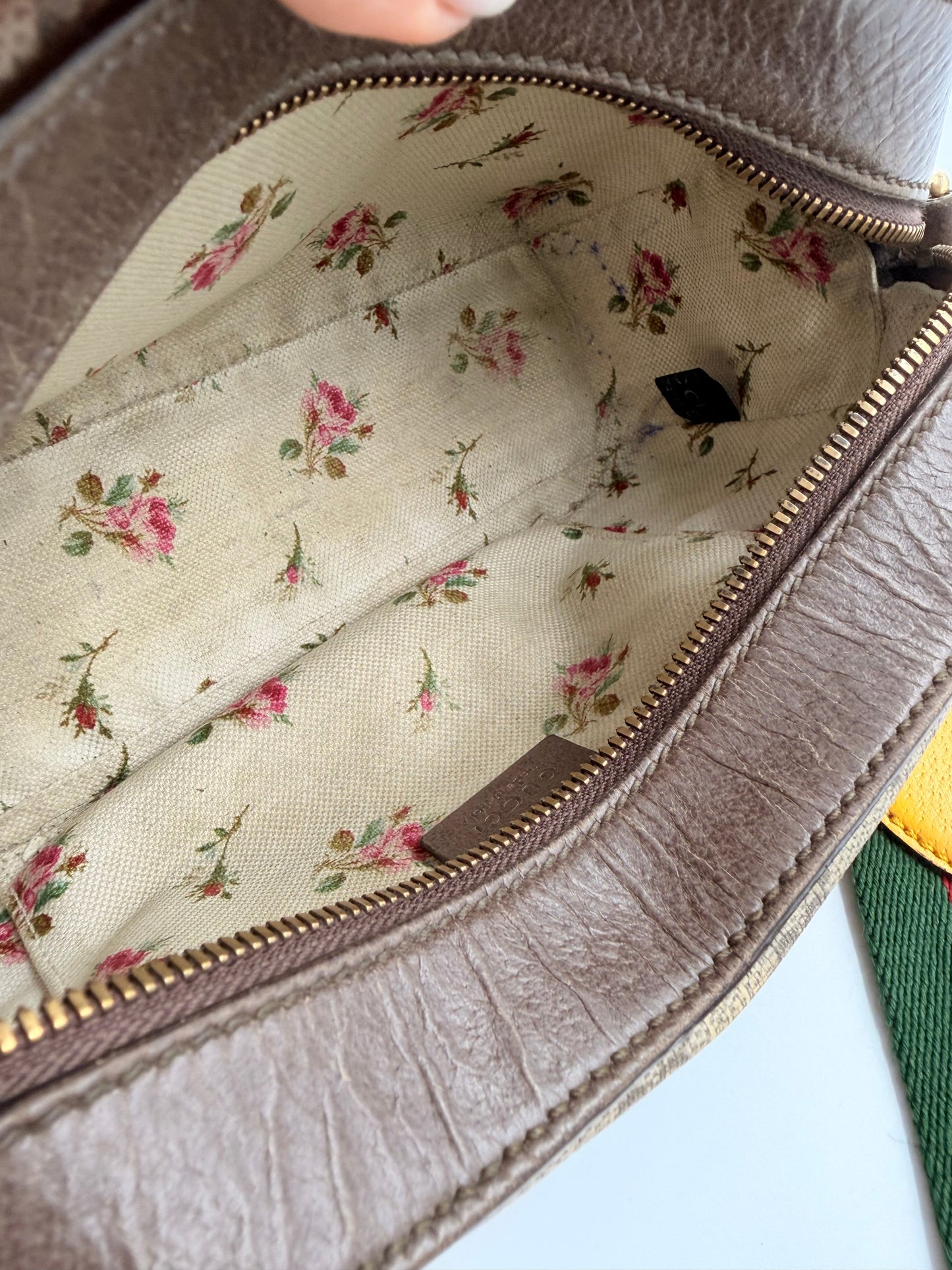Gucci Neo GG Supreme Camera Bag – beige monogram crossbody – secondhand