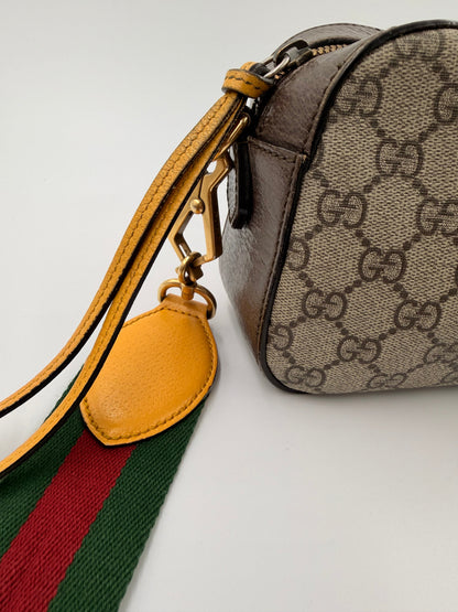 Gucci Neo GG Supreme Camera Bag – beige monogram crossbody – secondhand