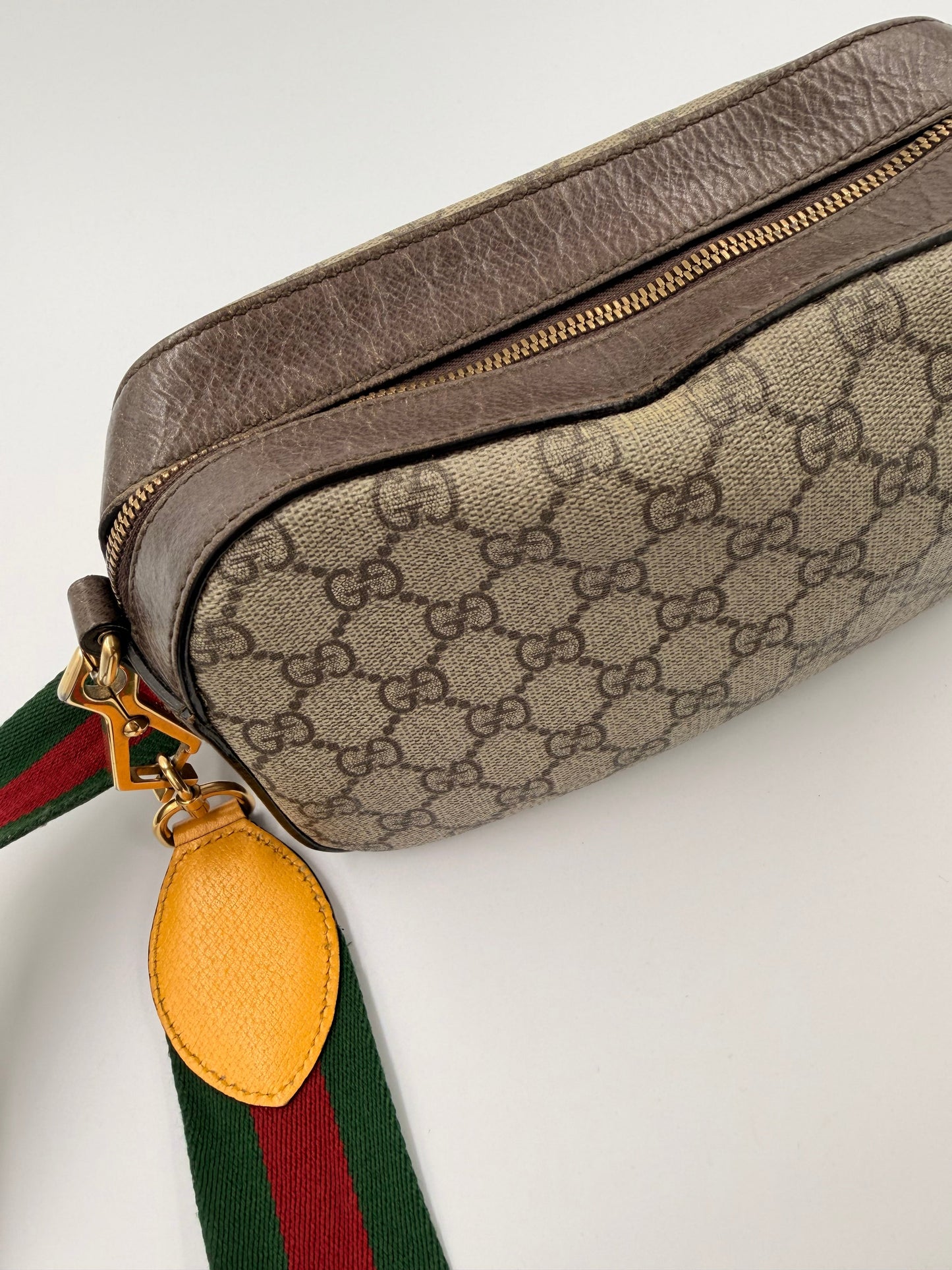 Gucci Neo GG Supreme Camera Bag – beige monogram crossbody – secondhand