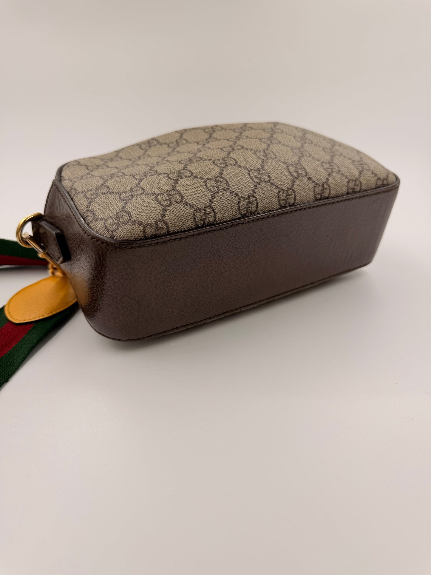 Gucci Neo GG Supreme Camera Bag – beige monogram crossbody – secondhand