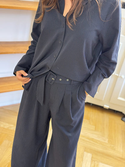 My Essential Wardrobe - Bukser - Dark Sapphire Blue W. stripe - VittaMW