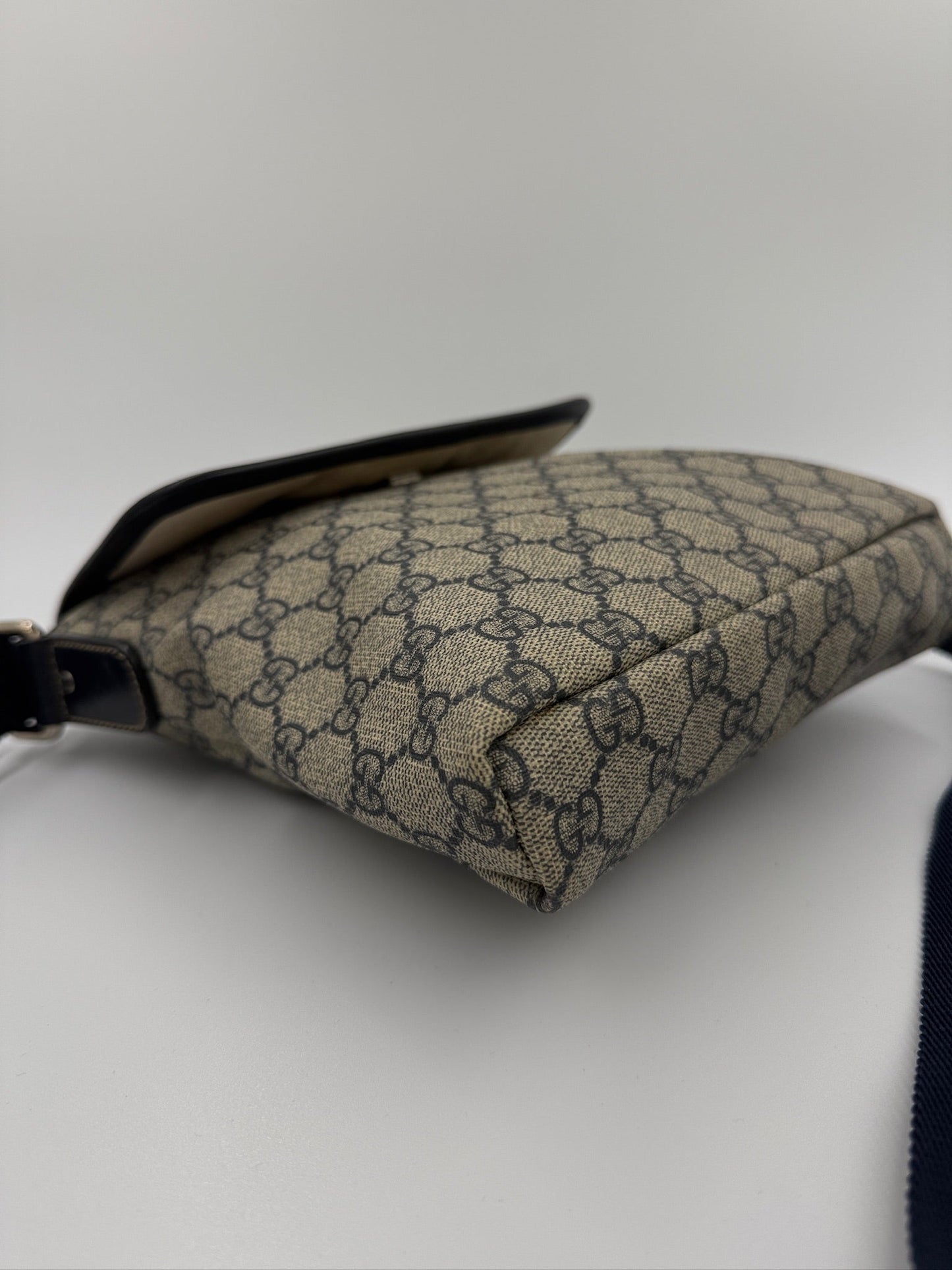 Gucci - GG Supreme messenger Crossbody - Secondhand