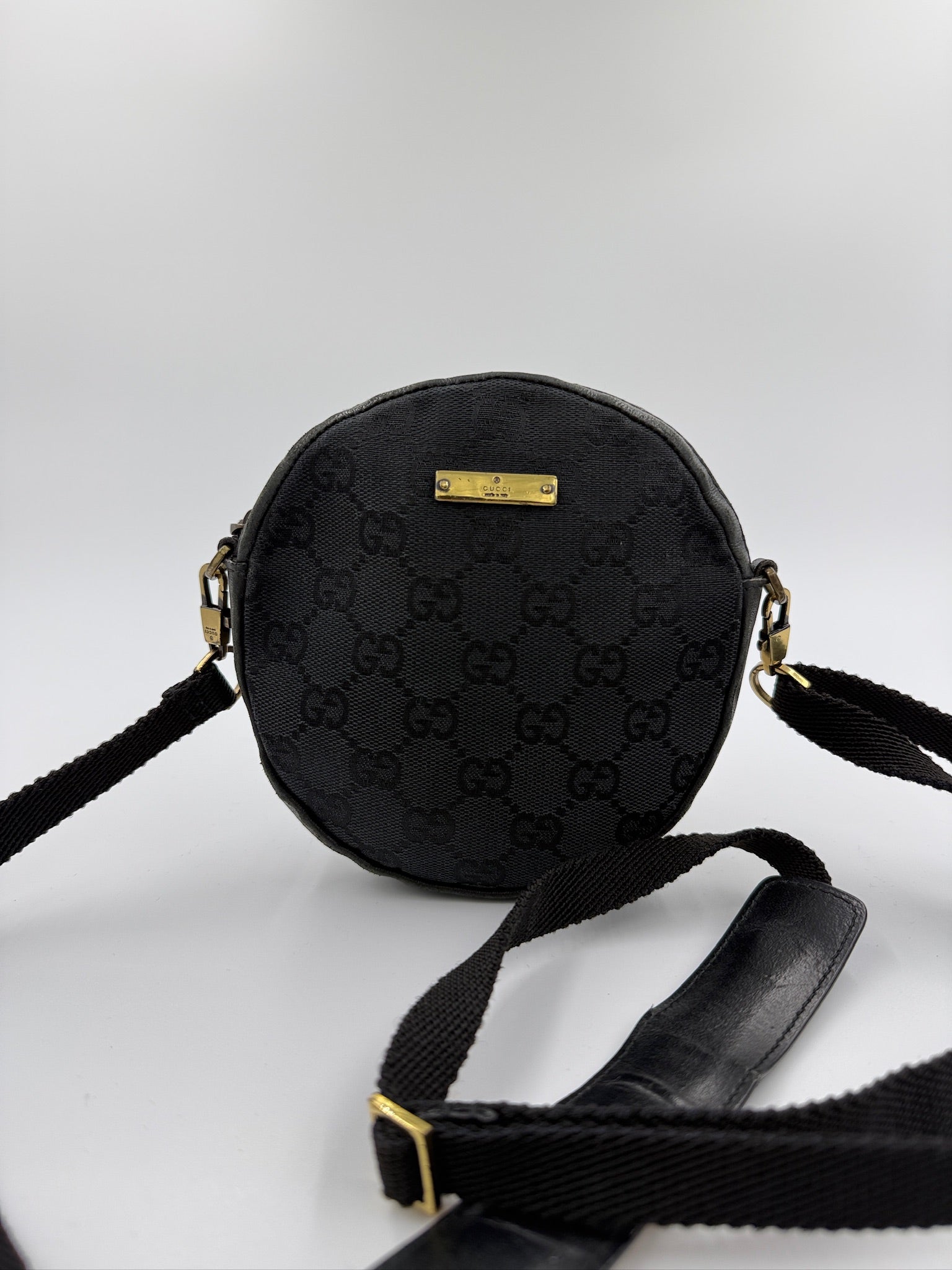 Gucci - GG Canvas Round Crossbody - Secondhand