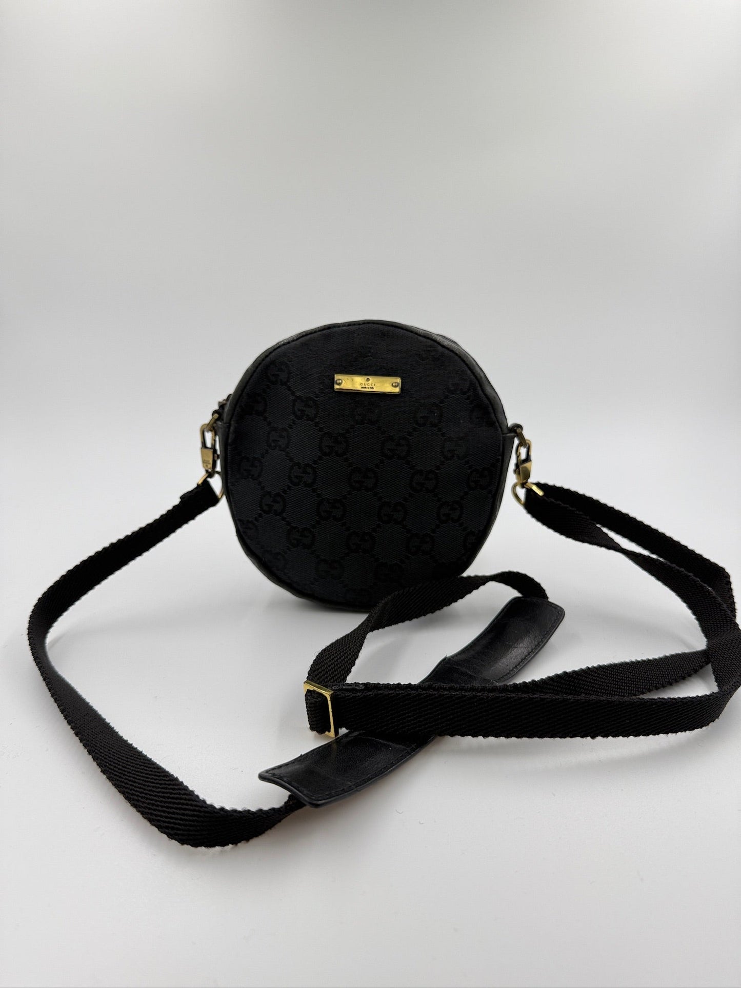 Gucci - GG Canvas Round Crossbody - Secondhand