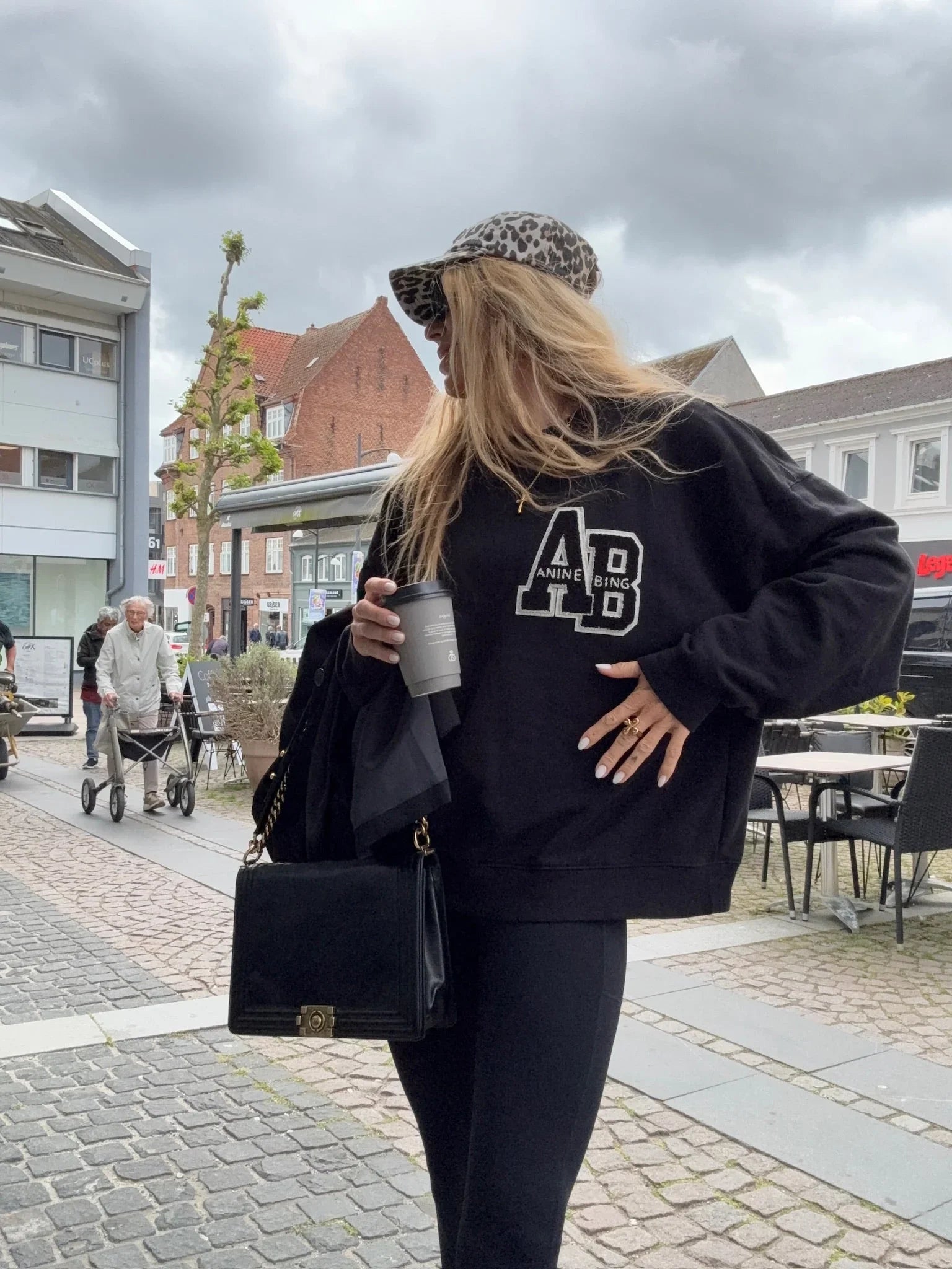 Anine Bing - Sweatshirt - Black - Miles Letterman - Stilkompagniet.dk