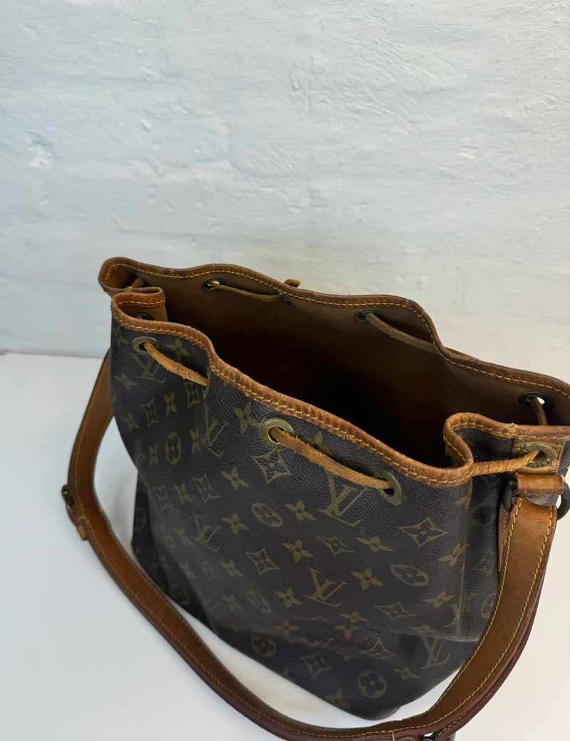 Louis Vuitton -  Monogram petite noé - Skuldertaske - Secondhand