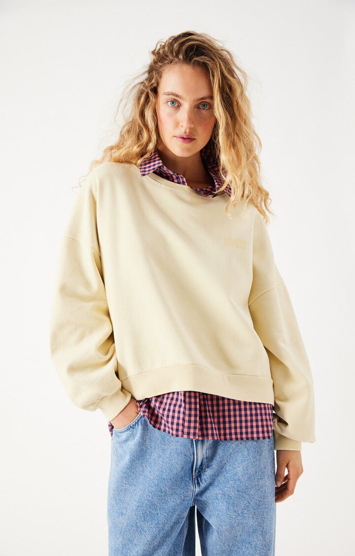 Lækker sweatshirt fra American Vintage i den flotte, lysegule farve Lemonade Vintage på model
