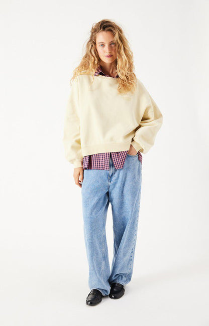 Lækker sweatshirt fra American Vintage i den flotte, lysegule farve Lemonade Vintage forfra