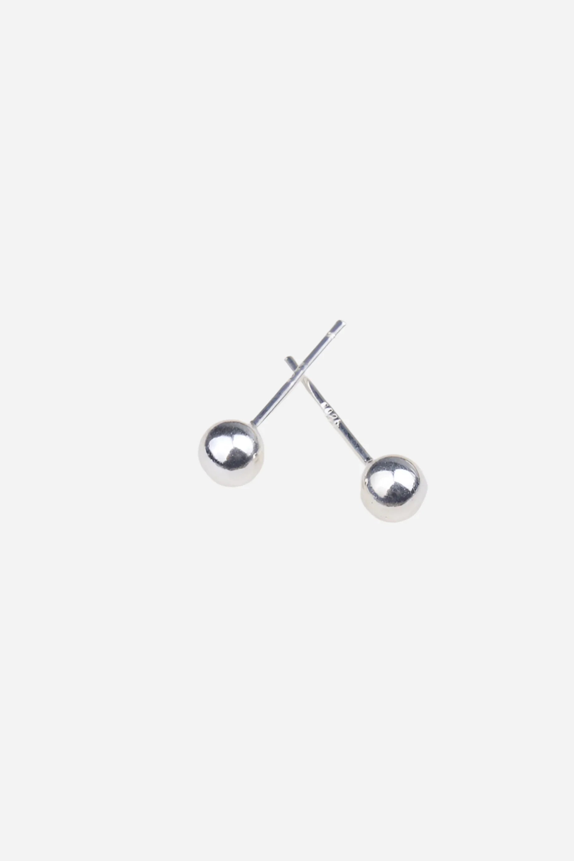 To enkle, runde øreringe i skinnende 925 sterlingsølv med minimalistisk design.