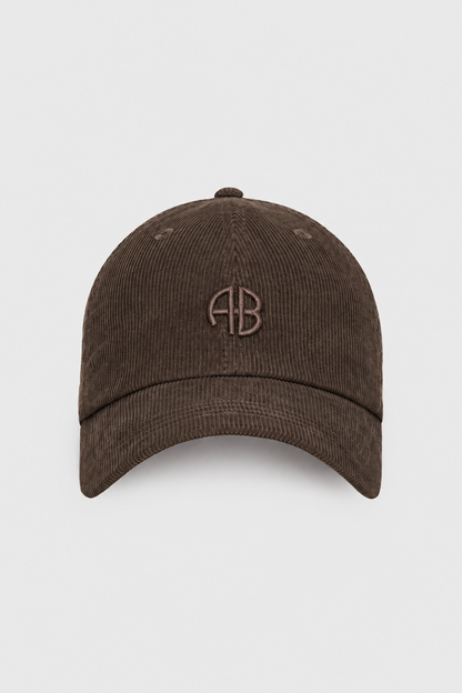 Jeremy Baseball Cap AB Corduroy fra Anine Bing er en klassisk kasket i en flot, mørkebrun farve