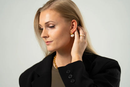 Nine - Sole pearl Earrings