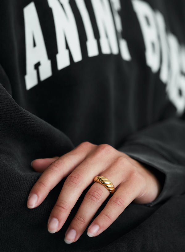 Nine Croissant Ring Gold
