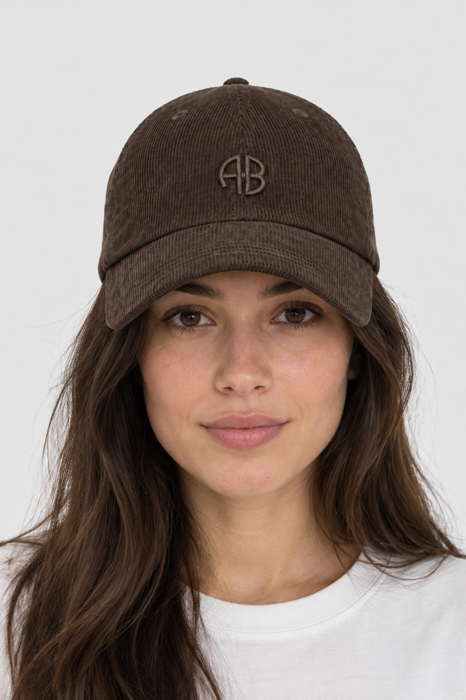 Jeremy Baseball Cap AB Corduroy fra Anine Bing er en klassisk kasket i en flot, mørkebrun farve