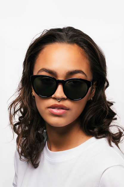 Messy Weekend - Solbriller - Green Black - Rita