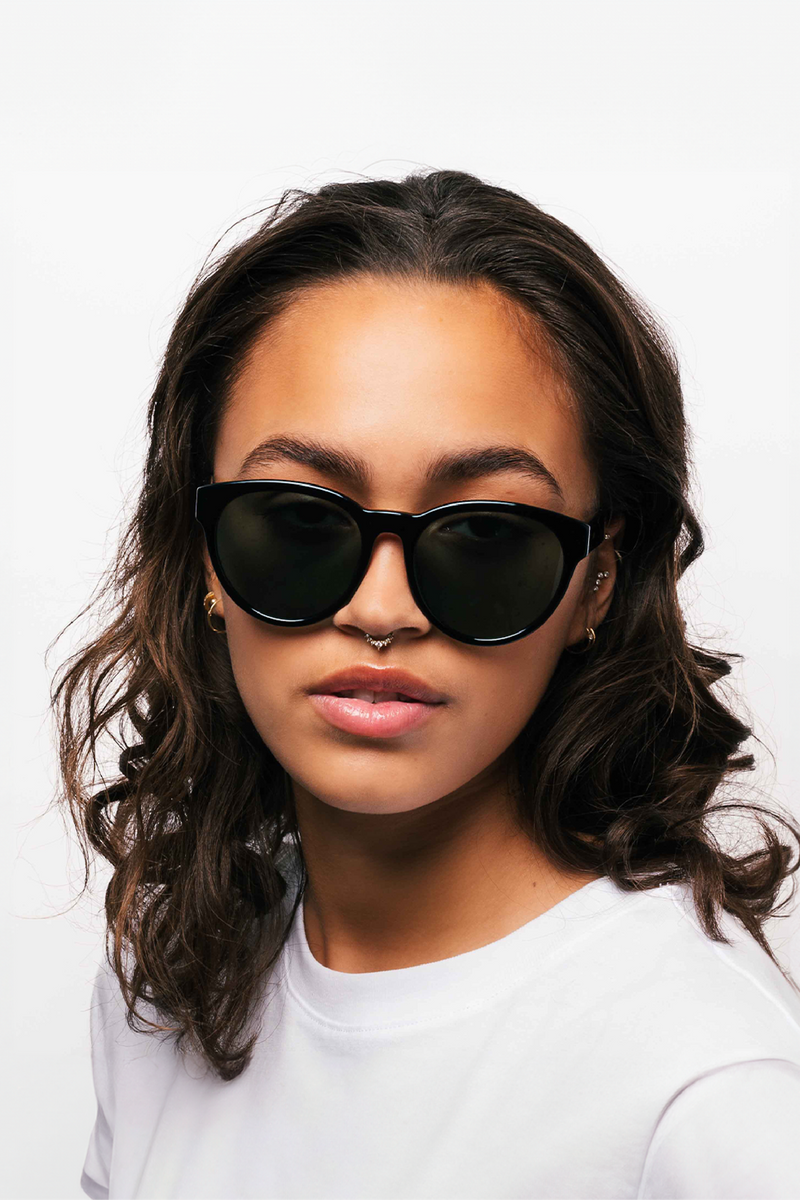 Messy Weekend - Solbriller - Green Black - Rita