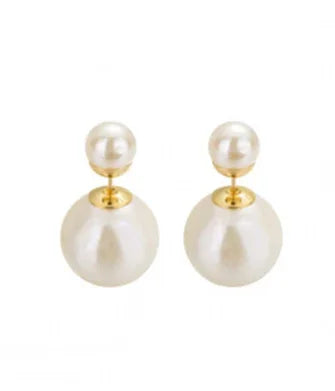 Sophie double pearl øreringe fra Andcopenhagen Jewelry med to perler og gulddetaljer.