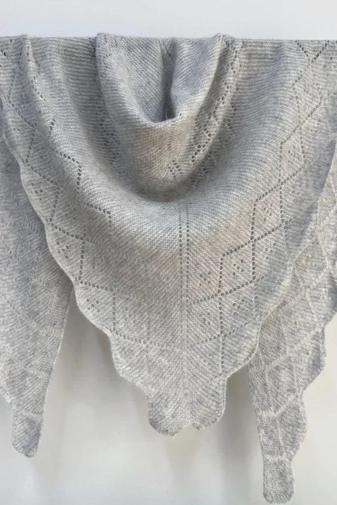 Andcopenhagen - Cashmeretøklæde - Triangle trinity stor 100% Cashmere - Grey - Stilkompagniet.dk