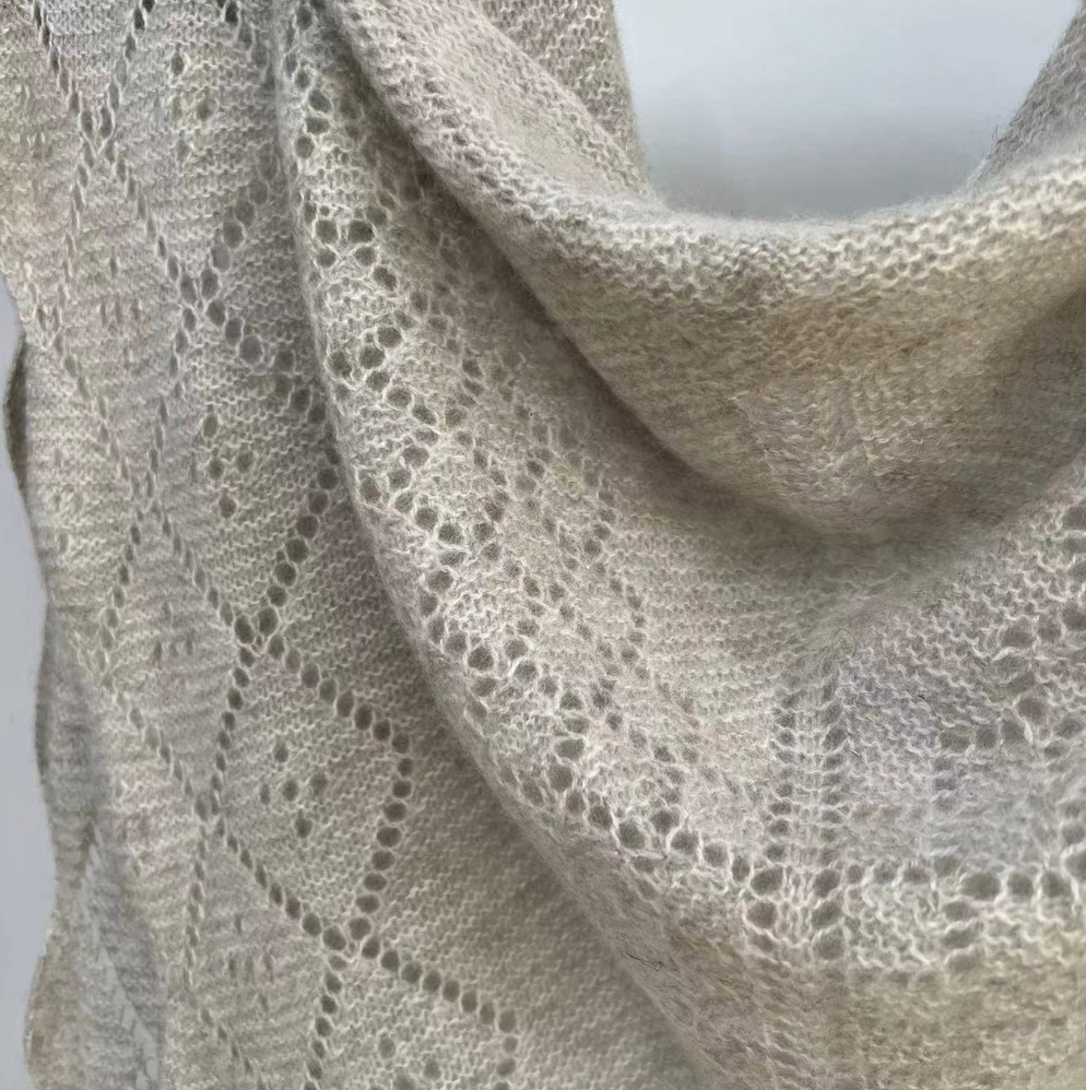 Andcopenhagen - Cashmeretøklæde - Triangle trinity stor 100% Cashmere - Light beige - Stilkompagniet.dk