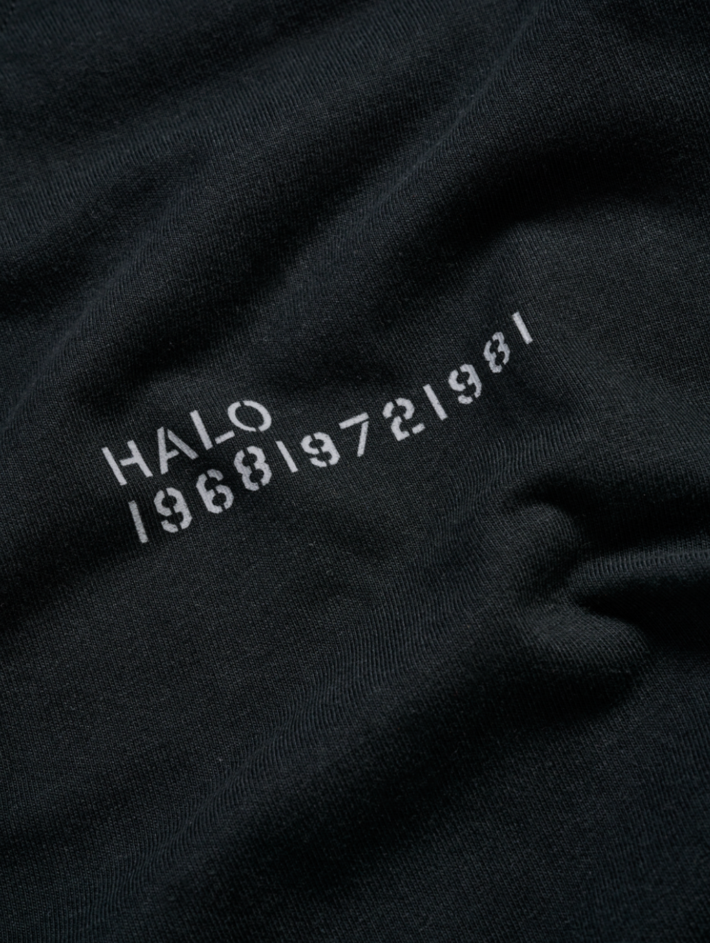 HALO - T-shirt - Black - Essential