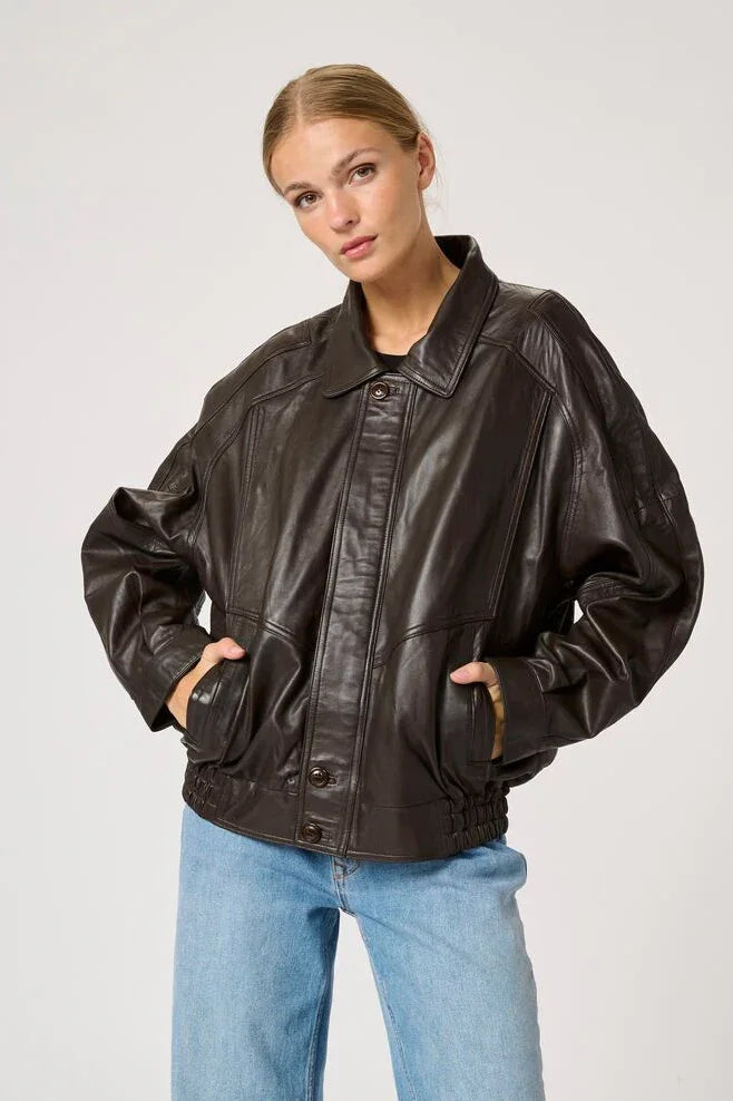 My Essential Wardrobe - Læderjakke - Delicioso Brown - Akela - Stilkompagniet.dk
