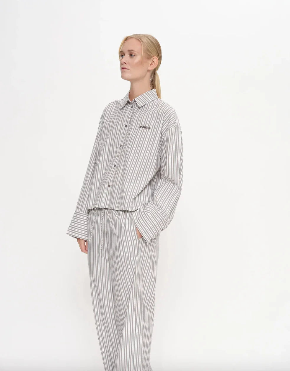 2NDDAY - Skjorte - Walnut Stripe - Clarin - Stilkompagniet.dk