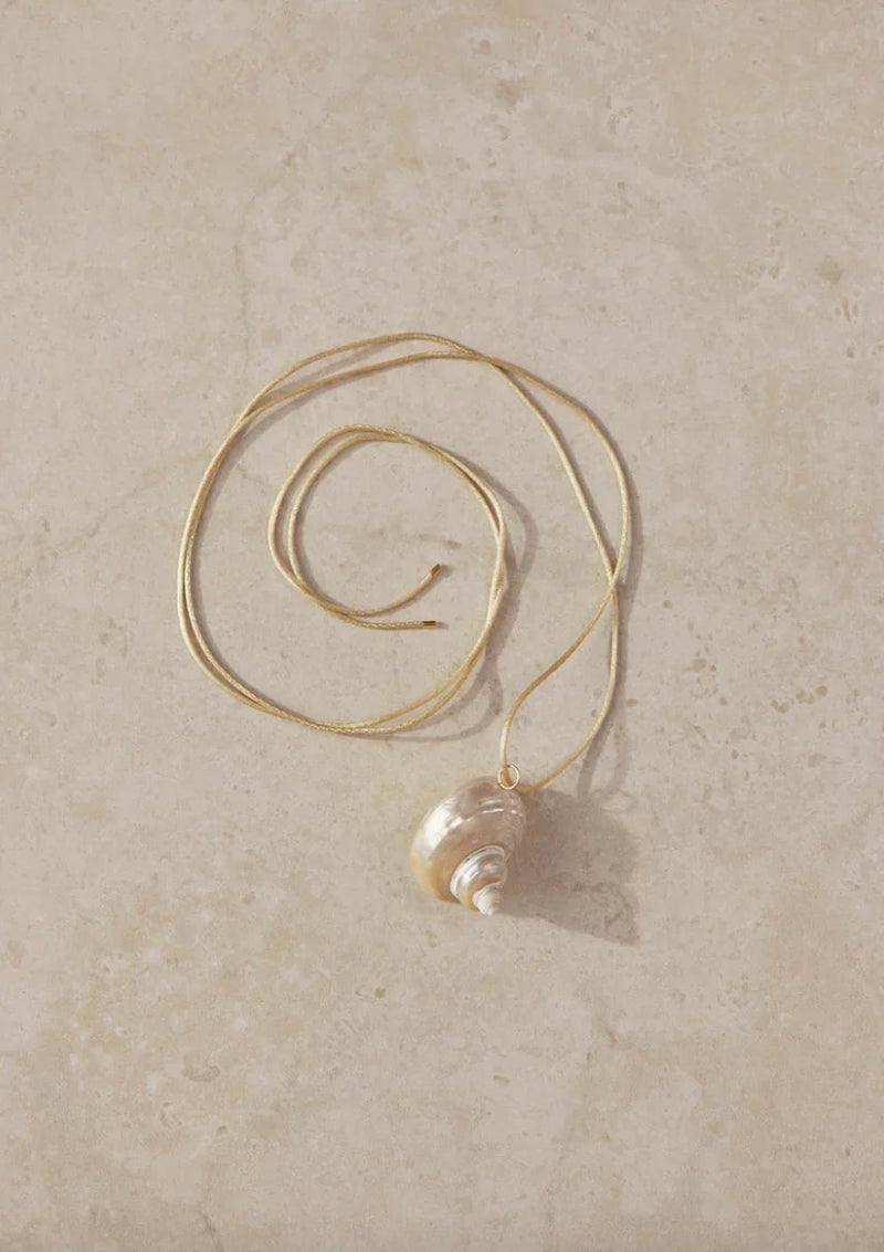 Anni Lu - Halskæde - Vanilla - Shell on a string - Stilkompagniet.dk