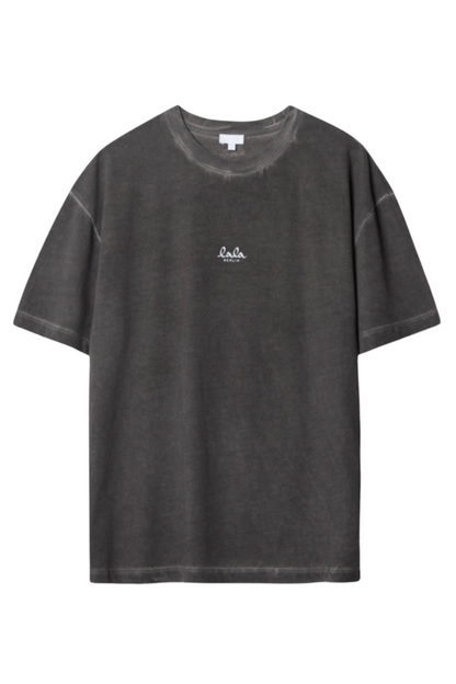 T-shirt i vasket grå, løs pasform, rund hals, korte ærmer, hvid tekst "lala BERLIN" foran.