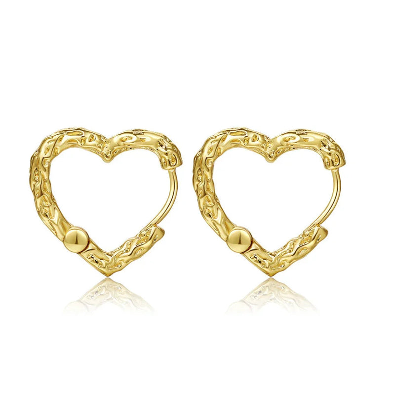 Liza Heart Hoops øreringe i hjerteformet design, 18 karat forgyldt 925 sterlingsølv fra Andcopenhagen Jewelry.