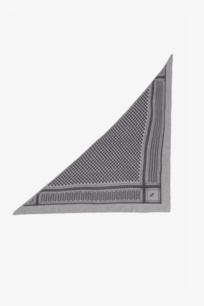 Gråt trekantet cashmere tørklæde med mønster og dekorativ kant, måler 50 x 50 cm.