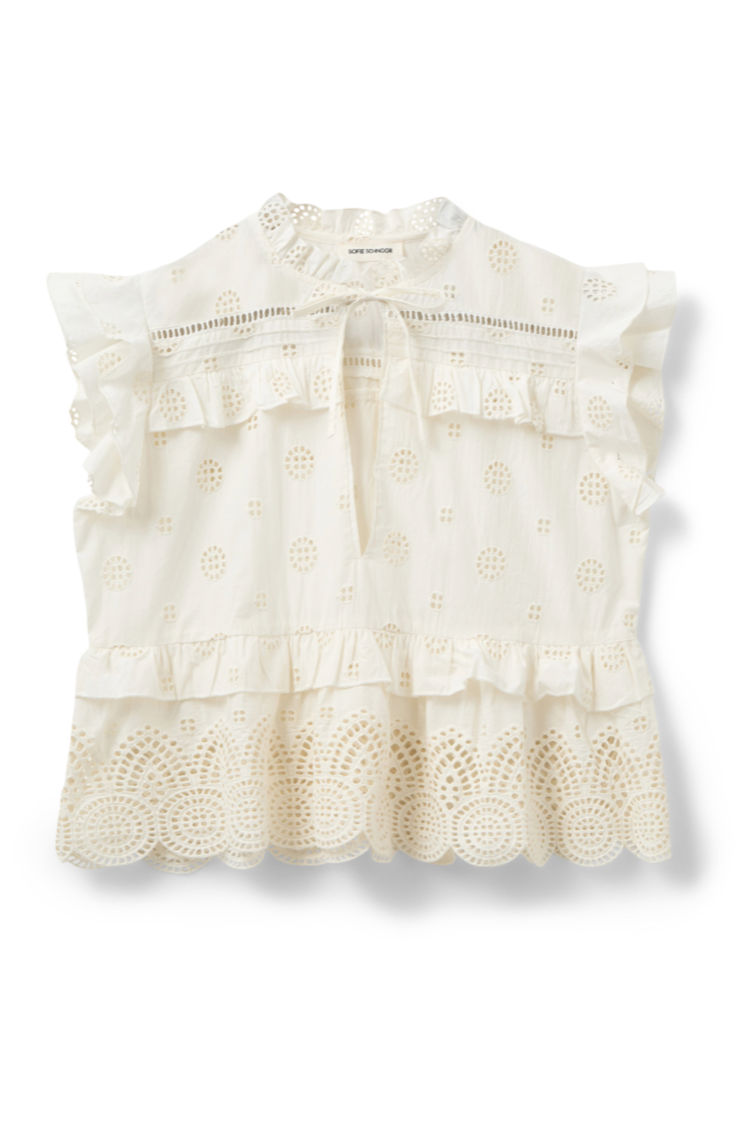 Off-white top med broderi anglaise, løs pasform, binde-sløjfe ved halsen og flæser på ærmerne.