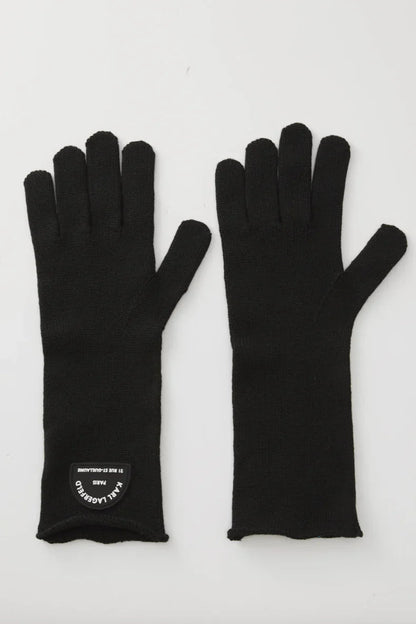 Sorte fingerhandsker med mærke "KARL LAGERFELD PARIS 21 RUE ST-GUILLAUME" på venstre handske.