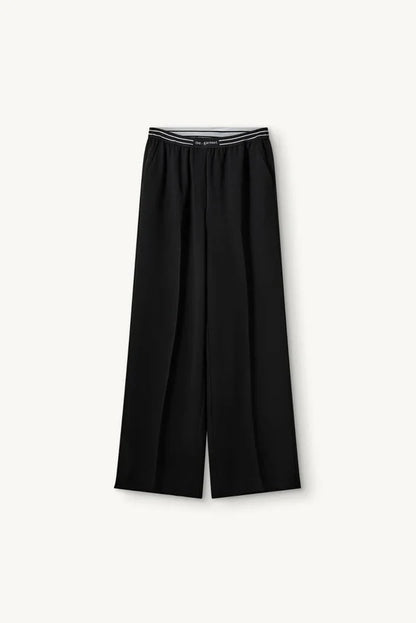 Bukser fra The Garment i Black, Crepe Logo Pants packshot