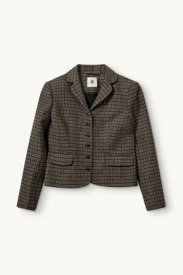 Kort blazer fra The Garment i en smuk brun og sort farvekombination med et klassisk ternet mønster - packshot