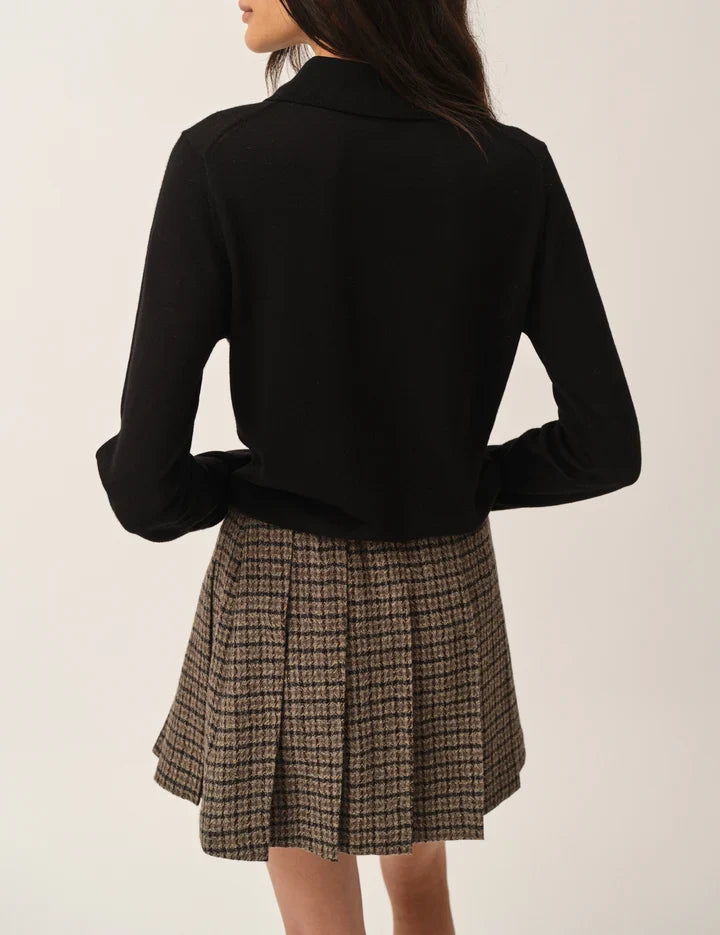 Elegant, kort nederdel fra The Garment i en smuk kombination af brune og sorte nuancer med et klassisk ternet mønster bagfra på model