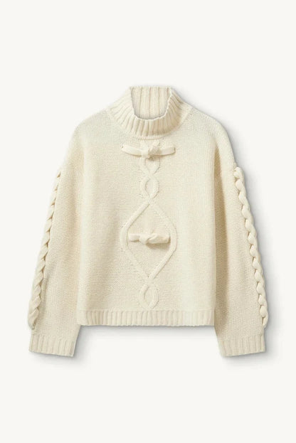 Como Braid Sweater fra The Garment er en klassisk strik i Cream packshot